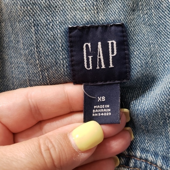 Gap medium wash distressed jean jacket - Picture 6 of 7